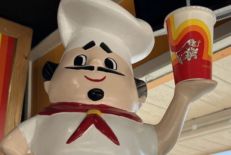 Retro Fast Food Restaurants That Still Exist In Los Angeles, California Pioneer Chicken in Los Angeles
